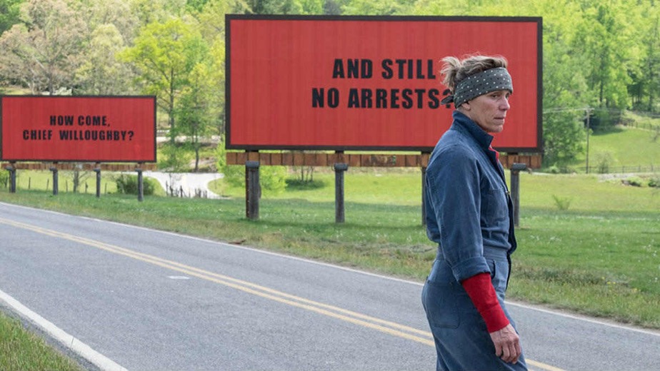 Tre manifesti a Ebbing, Missouri: Frances McDormand indimenticabile “madre coraggio”